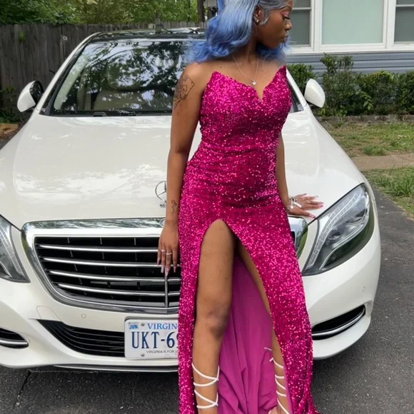 I am selling my prom dress